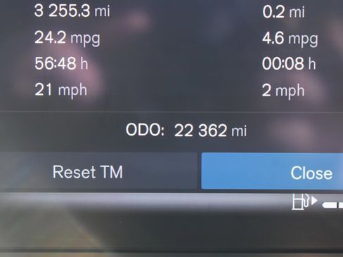 Used 2025 Volvo XC40 B5 Plus image 25