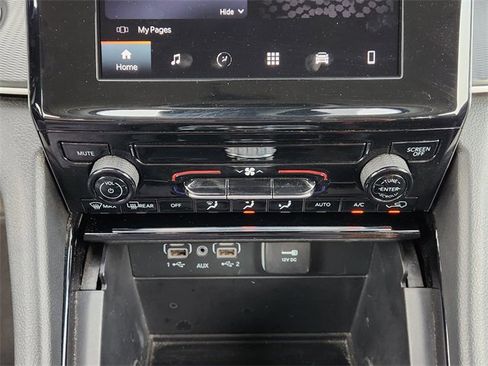 Used 2023 Jeep Grand Cherokee L Laredo image 21