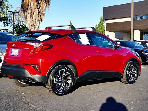 Used 2022 Toyota C-HR XLE image 8