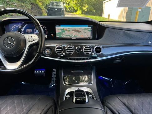 Used 2018 Mercedes-Benz S 560 4MATIC Sedan w/ AMG Line Exterior image 17