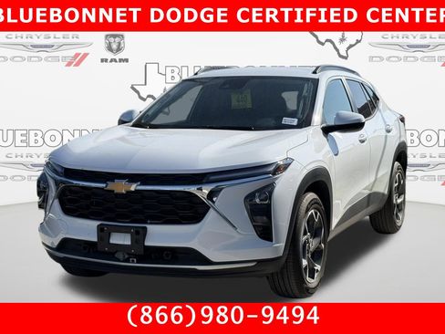 Used 2024 Chevrolet Trax LT w/ Driver Confidence Package FWD image 1