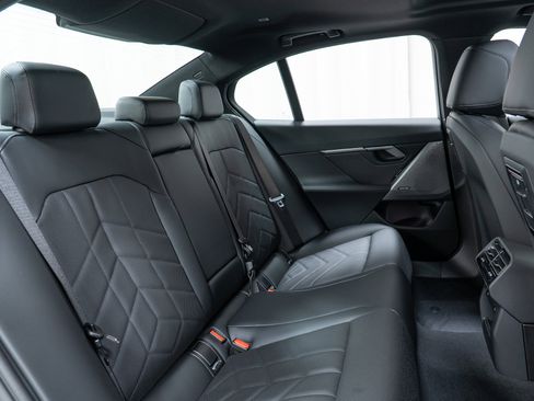 New 2026 BMW 530i xDrive w/ Premium Package image 24