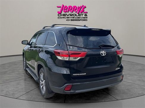 Used 2018 Toyota Highlander XLE image 3