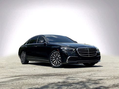 Used 2023 Mercedes-Benz S 580 4MATIC Sedan w/ 3D Technology Package image 2