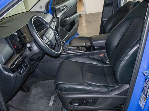 Used 2026 Kia Sportage EX FWD image 7