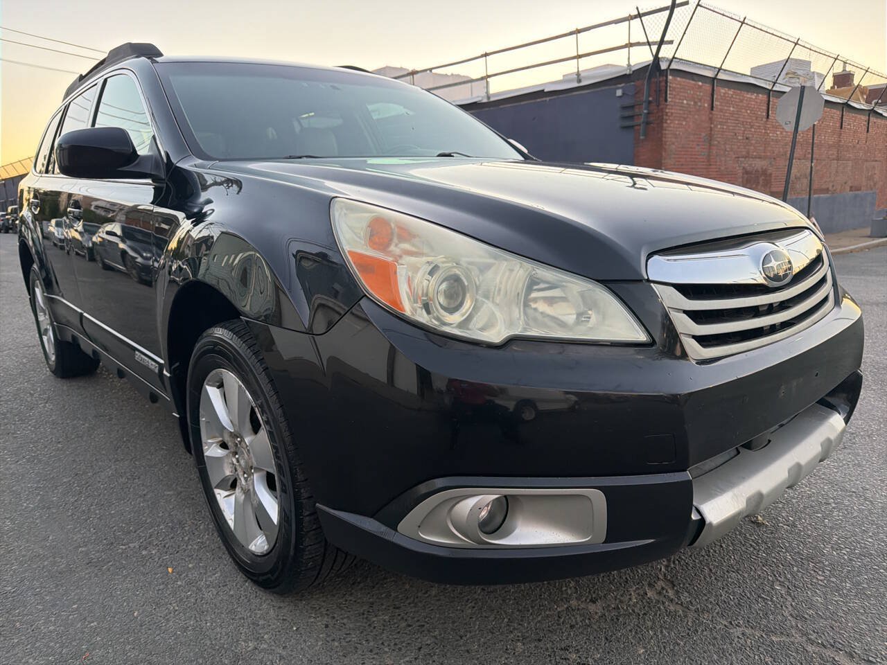 Used 2010 Subaru Outback 3.6R Limited AWD/4WD image 7
