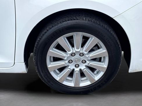 Used 2017 Toyota Sienna LE AWD/4WD image 31