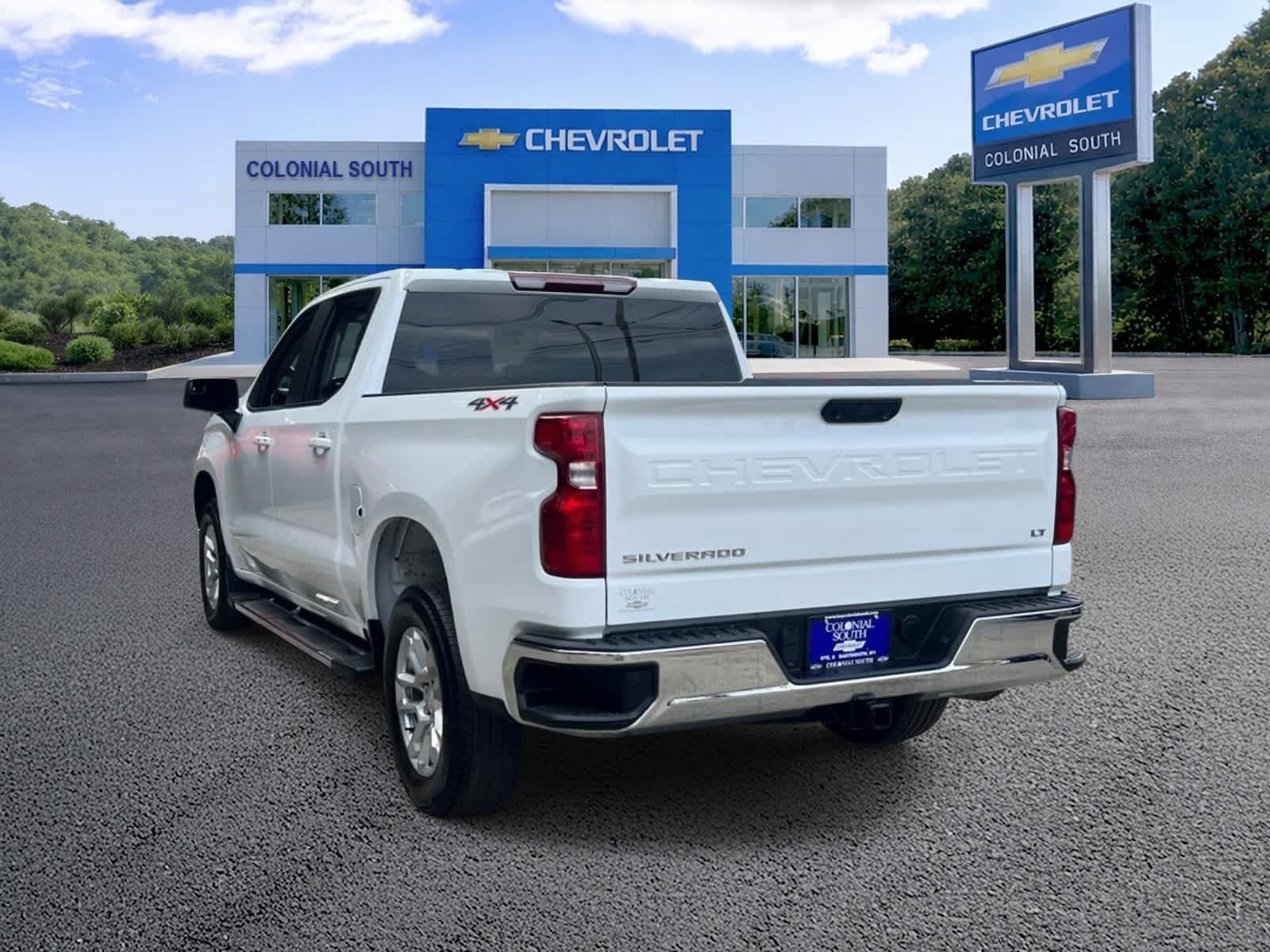Used 2023 Chevrolet Silverado 1500 LT AWD/4WD image 4
