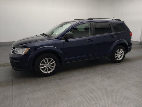 Used 2017 Dodge Journey SXT w/ Comfort/Convenience Group FWD image 2