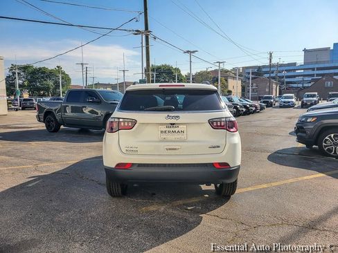 Used 2023 Jeep Compass Latitude AWD/4WD image 12