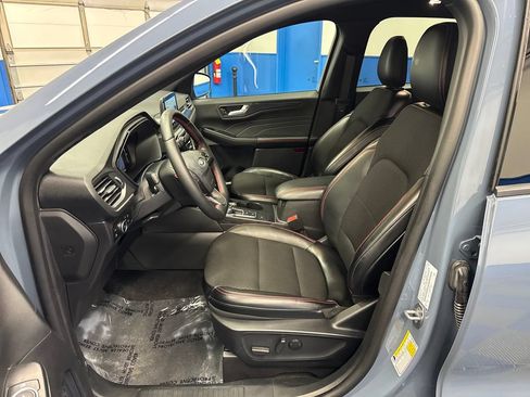 Certified 2025 Ford Escape ST-Line Select AWD/4WD image 10