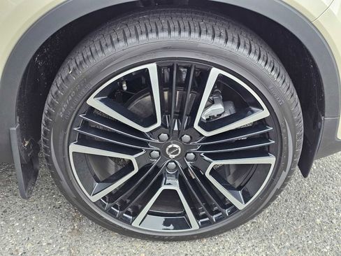 New 2025 Volvo XC40 B5 Plus w/ Climate Package image 9