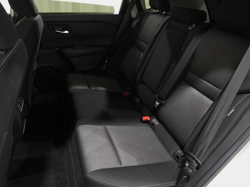 Used 2024 Nissan Rogue SV image 18