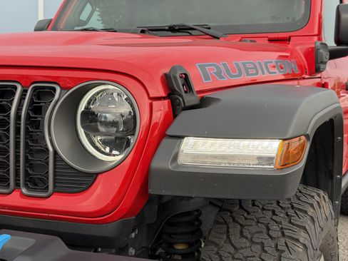 Used 2025 Jeep Wrangler Unlimited Rubicon 4xe w/ Safety Group AWD/4WD image 6