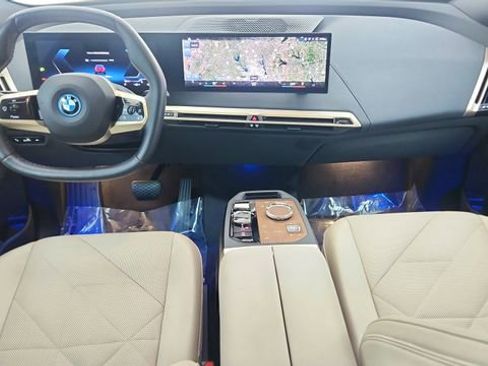 Used 2023 BMW iX xDrive50 w/ Premium Package image 21