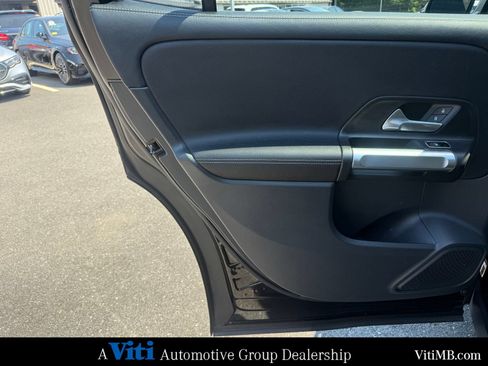 Certified 2022 Mercedes-Benz GLB 250 4MATIC image 20