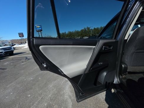 Used 2018 Toyota RAV4 XLE image 23