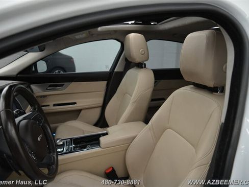 Used 2020 Jaguar XF Premium image 12