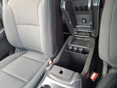 Used 2017 Ford Explorer XLT AWD/4WD image 39