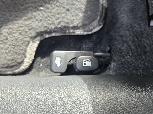 Used 2020 Hyundai Elantra SE FWD image 19