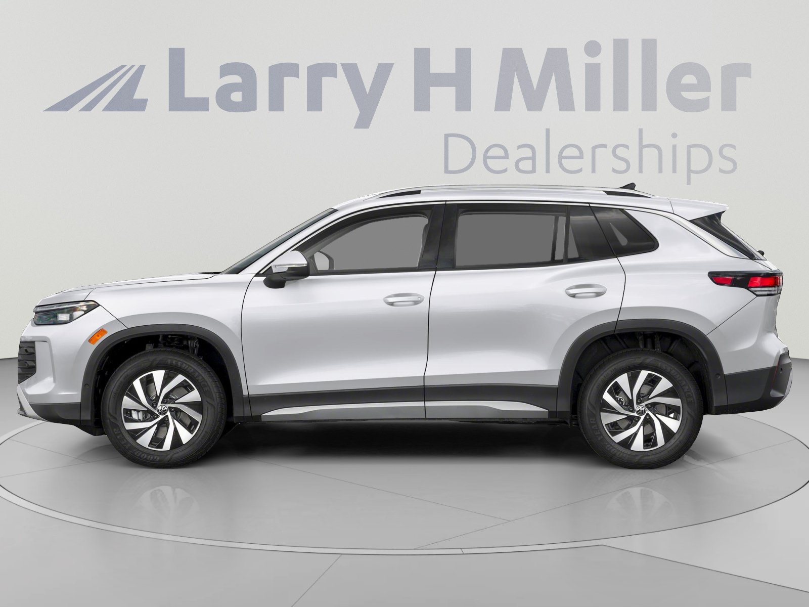 Used 2026 Volkswagen Tiguan S AWD/4WD image 3