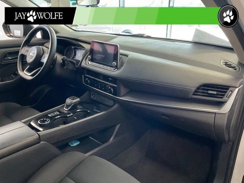 Used 2024 Nissan Rogue S AWD/4WD image 18