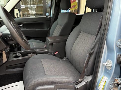 Used 2012 Jeep Liberty Sport image 11