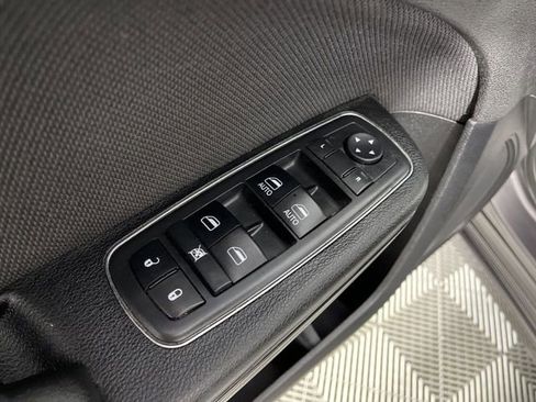 Used 2018 Dodge Charger SXT w/ Blacktop Package image 29