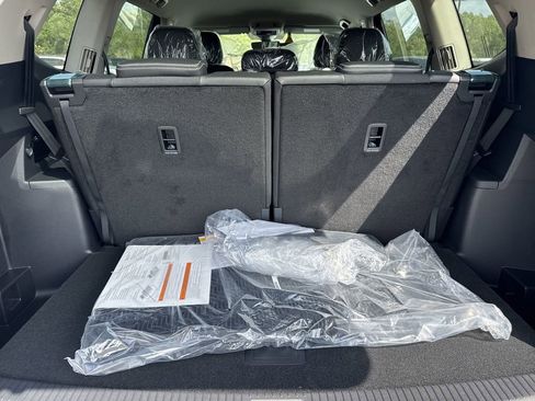 New 2025 Volkswagen Atlas SE image 16