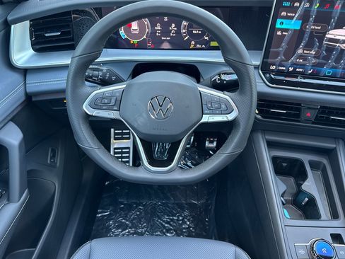 New 2026 Volkswagen Tiguan SE R-Line AWD/4WD image 14