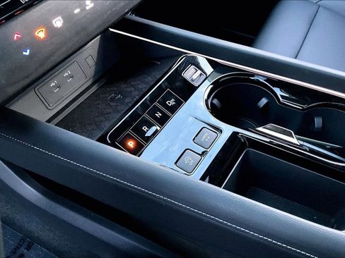 Used 2025 Nissan Murano SL image 16