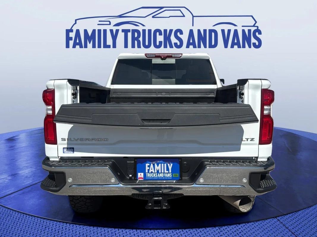 Used 2024 Chevrolet Silverado 2500 LTZ w/ LTZ Premium Package AWD/4WD image 9