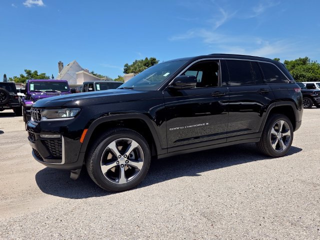 New 2026 Jeep Grand Cherokee Limited w/ Luxury Tech Group II RWD image 3