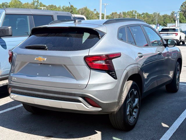 Used 2025 Chevrolet Trax LT FWD image 5