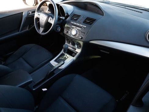 Used 2011 MAZDA MAZDA3 i Touring image 19