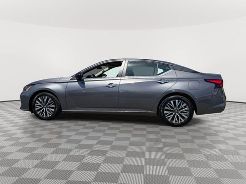 Used 2024 Nissan Altima 2.5 SV image 5