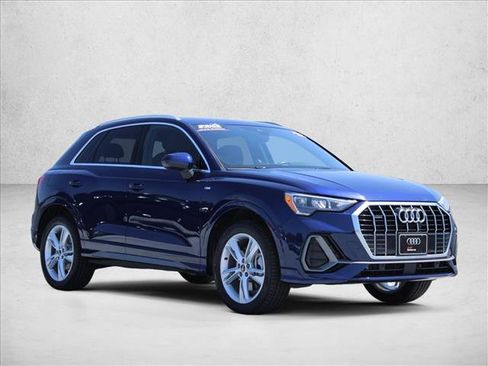 Used 2022 Audi Q3 2.0T Premium w/ Convenience Package AWD/4WD image 5