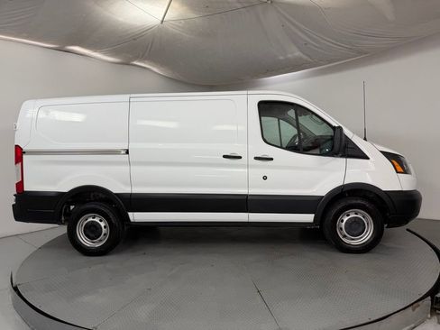 Used 2019 Ford Transit 250 130 Low Roof image 4