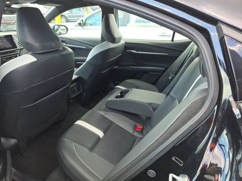 Used 2025 Toyota Camry SE FWD image 4