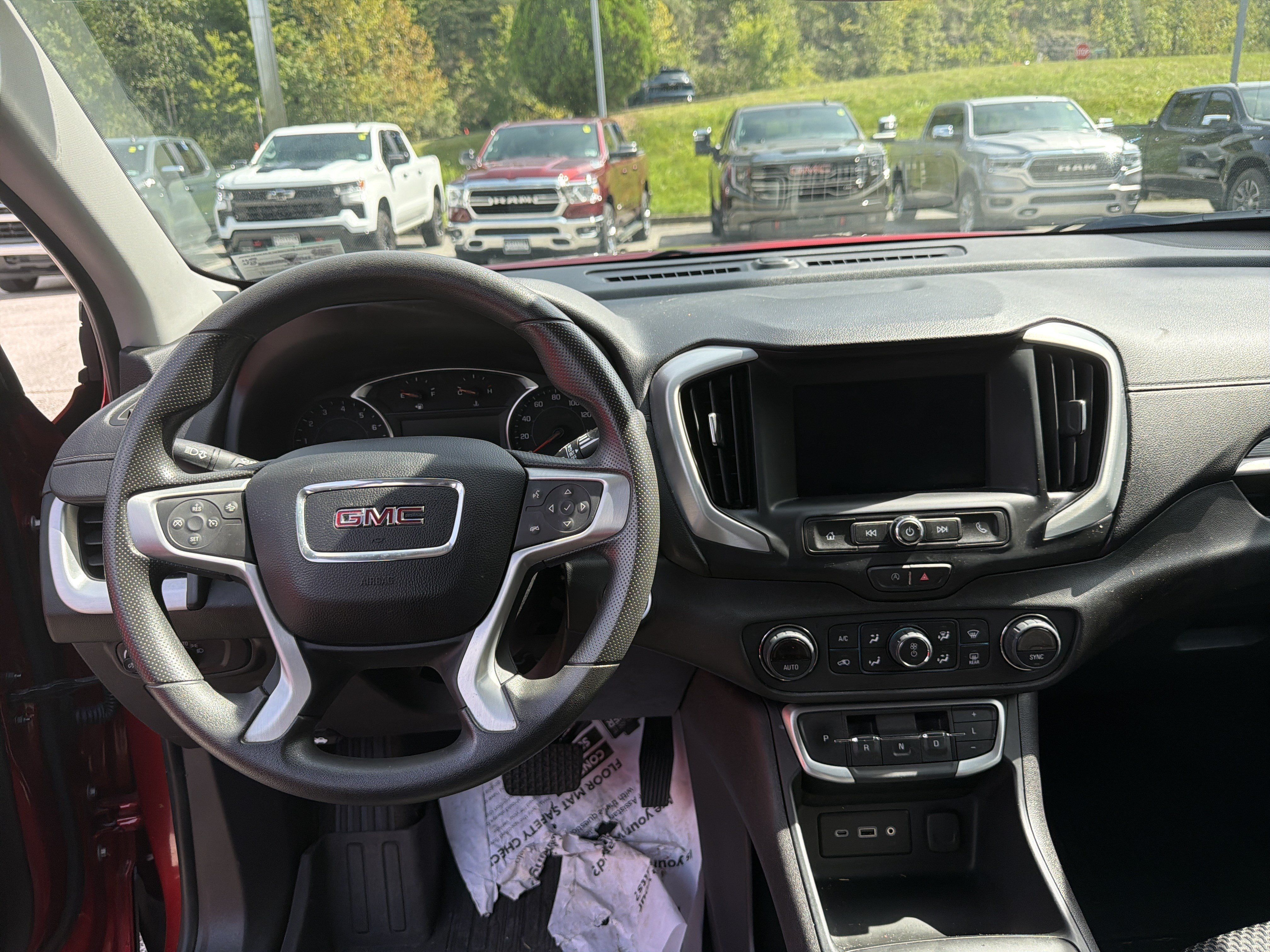Used 2024 GMC Terrain SLE w/ Driver Convenience Package AWD/4WD image 15
