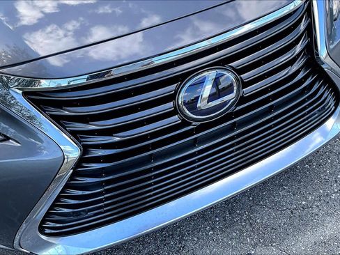 Used 2016 Lexus ES 300h image 30