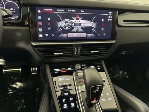 Certified 2023 Porsche Cayenne Turbo AWD/4WD image 30