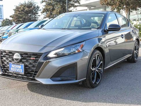 Used 2023 Nissan Altima 2.5 SR image 3