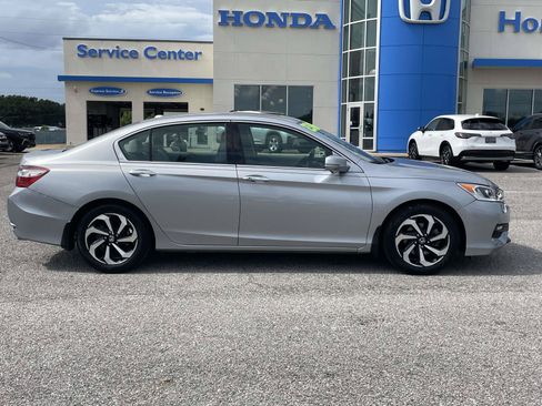 Used 2017 Honda Accord EX-L image 2