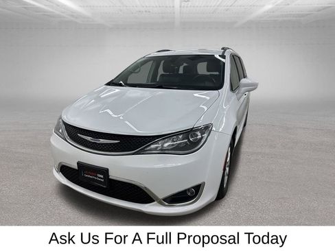 Used 2020 Chrysler Pacifica Touring-L FWD image 7