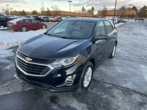 Used 2020 Chevrolet Equinox LS w/ LS Convenience Package image 3