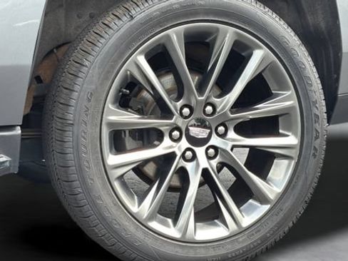 Used 2019 Cadillac Escalade Luxury w/ Escalade Sport Edition AWD/4WD image 35