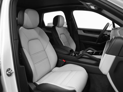 Certified 2026 Porsche Cayenne AWD/4WD image 20
