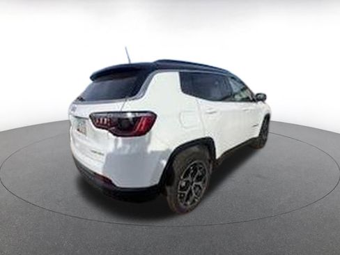 Used 2025 Jeep Compass Limited image 9
