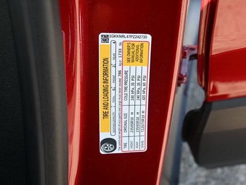 Used 2023 GMC Acadia SLE w/ Driver Convenience Package image 29